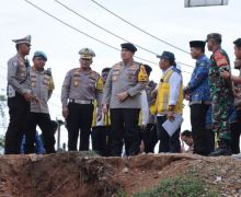 Irjen Iqbal Turun ke Lintas Riau-Sumbar yang Putus, Desak Perbaikan Dipercepat - JPNN.com