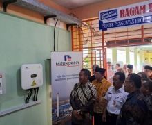 Dorong Transisi Energi, PT Paiton Energy Mendonasikan PLTS Atap di 3 Sekolah - JPNN.com