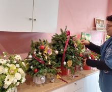 Menjelang Natal, Bisnis Florist Palembang Banjir Orderan Pohon Pinus - JPNN.com