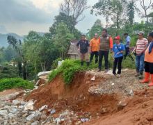 Puluhan Rumah Warga di Lebak Rusak Akibat Pergerakan Tanah - JPNN.com