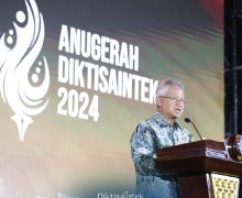 Kemdiktisaintek Berikan 315 Anugerah Diktisaintek 2024 kepada Pemangku Kepentingan PT - JPNN.com