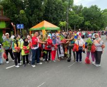 Dukung Ketahanan Pangan, Kementan Bagikan Ribuan Benih Buah di CFD Bekasi - JPNN.com