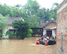 Banjir Bandang Putus Akses Utama Jalur Provinsi Trenggalek-Ponorogo-Pacitan - JPNN.com