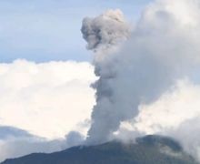 Gunung Ibu Erupsi 2 Kali, Lontarkan Abu Setinggi 500 Meter - JPNN.com