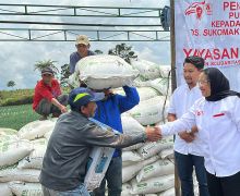 Yayasan GSN Salurkan Pupuk Gratis dan Sprayer ke Petani di Magelang - JPNN.com