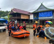 Proses Evakuasi Korban Banjir di Sulsel Terus Berlanjut - JPNN.com