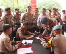 Cegah Penyalahgunaan, AKBP Ruri Cek Senjata Api Dinas Personel Polres Banyuasin - JPNN.com