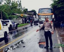 Ngeri, Rem Truk Blong Tabrak Beberapa Kendaraan di Sukabumi, Ibu Hamil Meninggal - JPNN.com