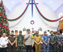 Pastikan Keamanan Natal, Irjen Iqbal Kunjungi Sejumlah di Gereja di Pekanbaru - JPNN.com