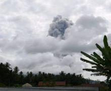 Gunung Ibu Kembali Erupsi, Semburkan Abu Vulkanik Setinggi 1.500 Meter - JPNN.com