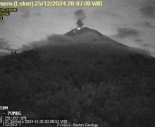 Gunung Semeru Kembali Erupsi, Masyarakat Diminta Waspada Lontaran Batu Pijar - JPNN.com