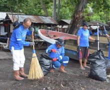 Rekind Gelar Aksi Bersih-Bersih Pantai Gili Lampu, Wujud Nyata Peduli Lingkungan - JPNN.com