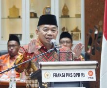 Ketua Fraksi PKS: Penurunan Biaya Haji Kado Manis untuk Jemaah di Awal 2025 - JPNN.com