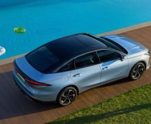 Geely Memperkenalkan Sedan PHEV Terbaru - JPNN.com