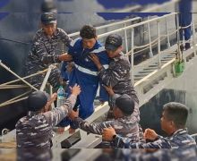 TNI AL Guspurla Koarmada I Evakuasi Korban Laka Laut di Timur Laut Karimun Besar - JPNN.com