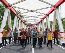 Penjabat Gubernur Jateng Resmikan Jembatan Sucipto Suwigo di Magelang, Masyarakat Antusias - JPNN.com