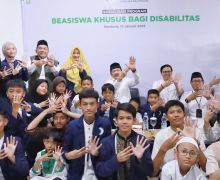 Santri Disabilitas di Bandung Terima Beasiswa Pendidikan Khusus - JPNN.com