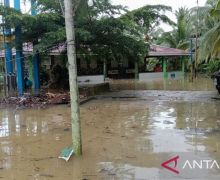 Banjir Rob Menerjang Kawasan Timur Jambi, 3 Rumah Dilaporkan Rusak Berat - JPNN.com