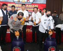 Polda Sumsel Memusnahkan 49 Kg Sabu-Sabu Jaringan Narkoba Internasional - JPNN.com