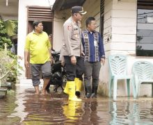 Ratusan Rumah di Siak Dilanda Banjir, Kapolres Turun Pastikan Kebutuhan Warga Terpenuhi - JPNN.com