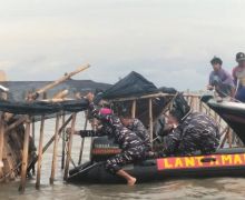 TNI AL Bongkar Pagar Laut, Eks Sesmilpres Singgung Proses Hukum - JPNN.com