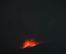 Status Masih Awas, Gunung Ibu Meluncurkan Lava Pijar Setinggi 300 Meter - JPNN.com