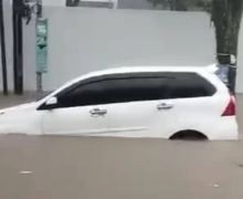 Banjir di Jember, Ratusan Rumah Terendam dan Mobil Terseret Air - JPNN.com