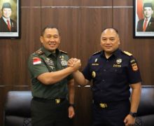 Bea Cukai dan TNI Terus Bersinergi Memperkuat Pengawasan di Jatim dan Kalbar - JPNN.com