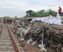 Diterjang Banjir, Jalur Kereta Api di Wilayah Grobogan Masih Terputus - JPNN.com