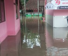 2 Sekolah di Klaten Terendam Banjir, Siswa Diminta Belajar di Rumah - JPNN.com