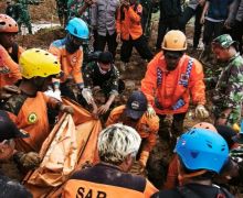 Korban Meninggal Dunia dalam Insiden Longsor di Pekalongan Bertambah jadi 22 Orang - JPNN.com