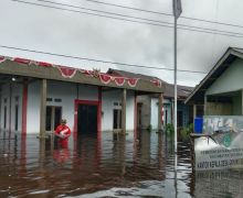 Banjir Merendam 8.016 Rumah Warga di Sambas - JPNN.com