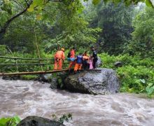 Lagi Berkemah, 3 Remaja di Jepara Tertimpa Tanah Longsor, 1 Orang Hilang - JPNN.com