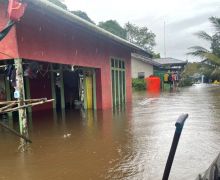 Banjir Masih Merendam Ratusan Rumah Warga di Perbatasan RI-Malaysia - JPNN.com