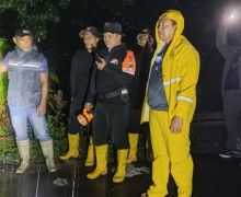 Banjir Memutus Jalan di Kediri - JPNN.com