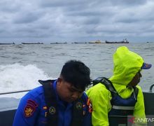 Cuaca Buruk, Polri Tunda Cabut Pagar Laut di Perairan Tangerang - JPNN.com