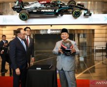 Anwar Ibrahim Tertawa Saat Prabowo Berseloroh Meminta Mobil F1 - JPNN.com