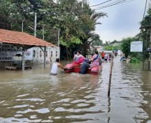 Hujan Deras, Sejumlah Wilayah di Tangerang Masih Terendam Banjir, Ini Lokasinya - JPNN.com