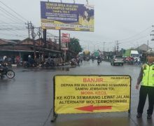 Pantura Kaligawe Semarang Banjir Hari Ini, Simak Cerita Rizky & Doni, Parah - JPNN.com