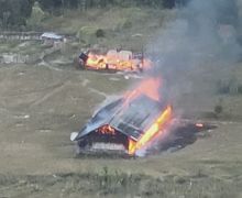 Brutal, KKB Bakar Gedung Sekolah & Kantor Kampung di Puncak - JPNN.com