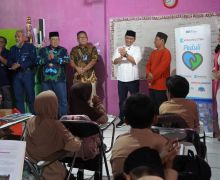 Krakatau Steel Peduli Gelar Jumat Berkah di Madrasah Ibtidaiyah Cilegon - JPNN.com