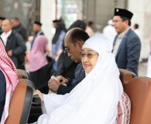 Apa Doa Megawati saat Umrah di Madinah? - JPNN.com