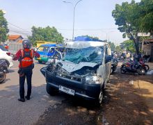 Kecelakaan Beruntun di Terusan Buah Batu Bandung, Sopir Terjepit Dasbor - JPNN.com