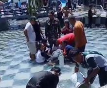 Detik-Detik Bocah Tewas Tersedot Saluran Pembuangan Kolam Renang di Garut - JPNN.com