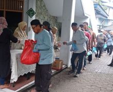 Sambut Ramadan 2025, Yayasan Waqaf Al-Muhajirin Jakapermai Tebar Bantuan Sosial - JPNN.com