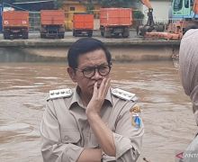 Gubernur Pramono Instruksikan Buka Pintu Air Manggarai - JPNN.com