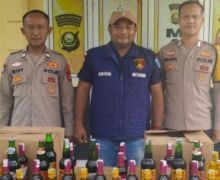 Razia di Warung, Polisi Amankan Puluhan Minuman Keras - JPNN.com