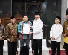 Dorong Budaya Zakat, BAZNAS Serahkan SK UPZ ke Kemendikdasmen - JPNN.com