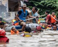 Balita yang Terseret Arus Kali Ciliwung Sudah Ditemukan, Kondisinya Tak Bernyawa - JPNN.com