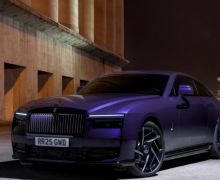 Rolls Royce Mengukir Sejarah Baru Melalui Mobil Listrik Black Badge Spectre - JPNN.com